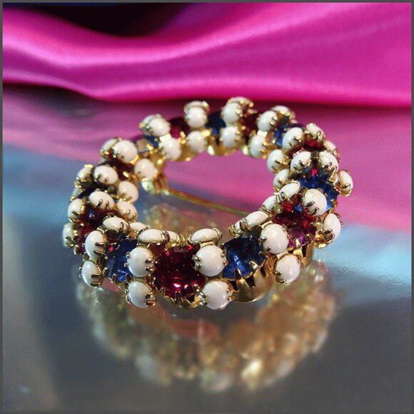 1950s Unsigned WEISS Patriotic Vintage Crystal Wreath Brooch 17031 - Picture 4 of 6